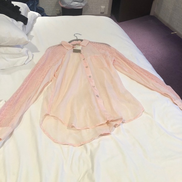 HOLDING HORSES Tops - Beautiful, soft pink button-down tunic HOLDING HORSES Tops - Beautiful, soft pink button-down tunic
